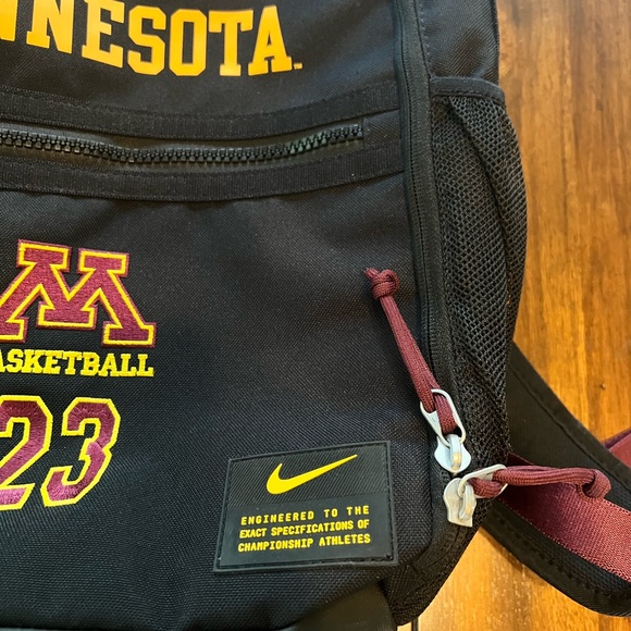 ❤️💛U of Minnesota basketball PLAYER Issued EXCLUSIVE BACKPACK WITH NUMBER #23 - Picture 3 of 5